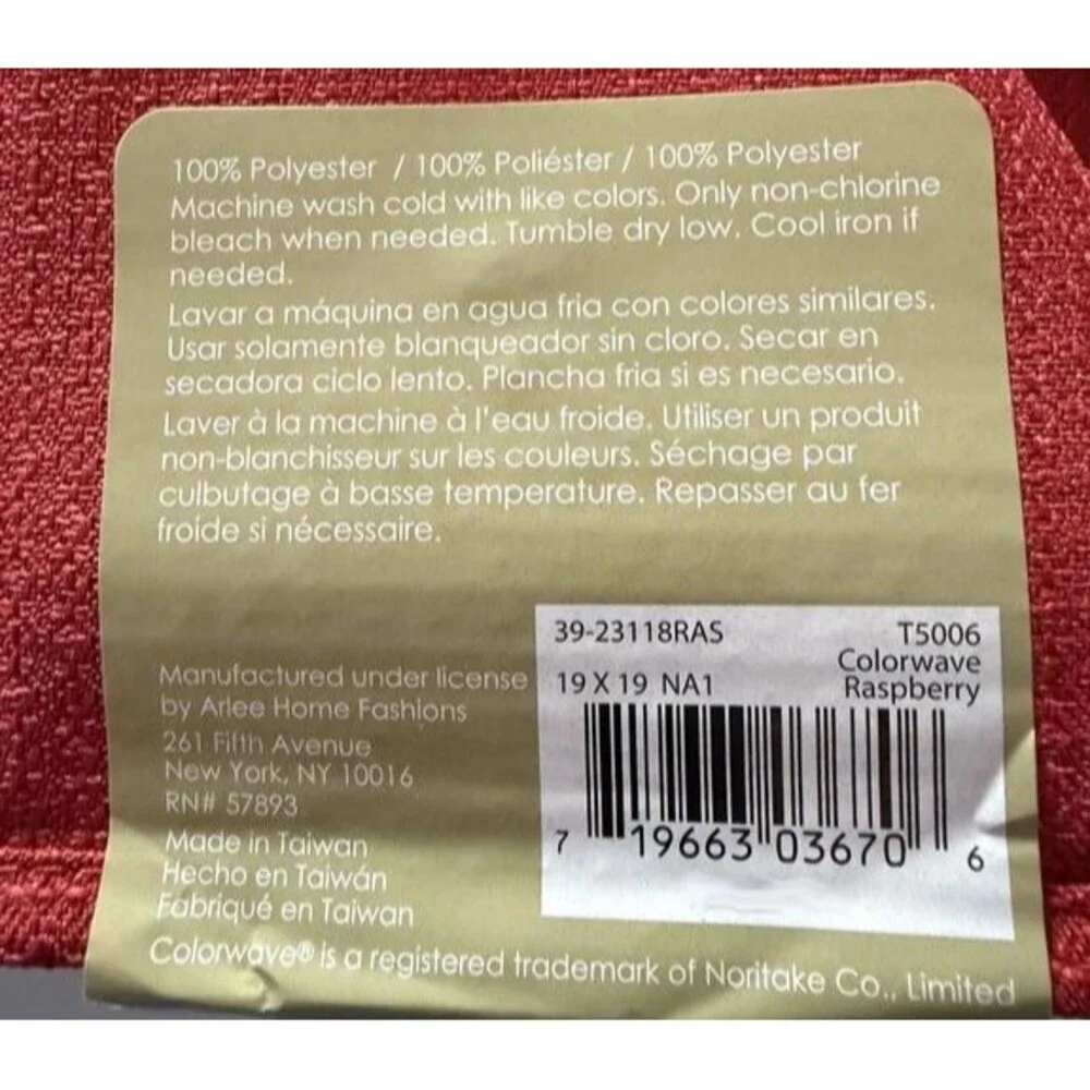 Noritake Colorwave Fabric Napkins Raspberry Red Machine Wash 19x19 Inch Set of 4